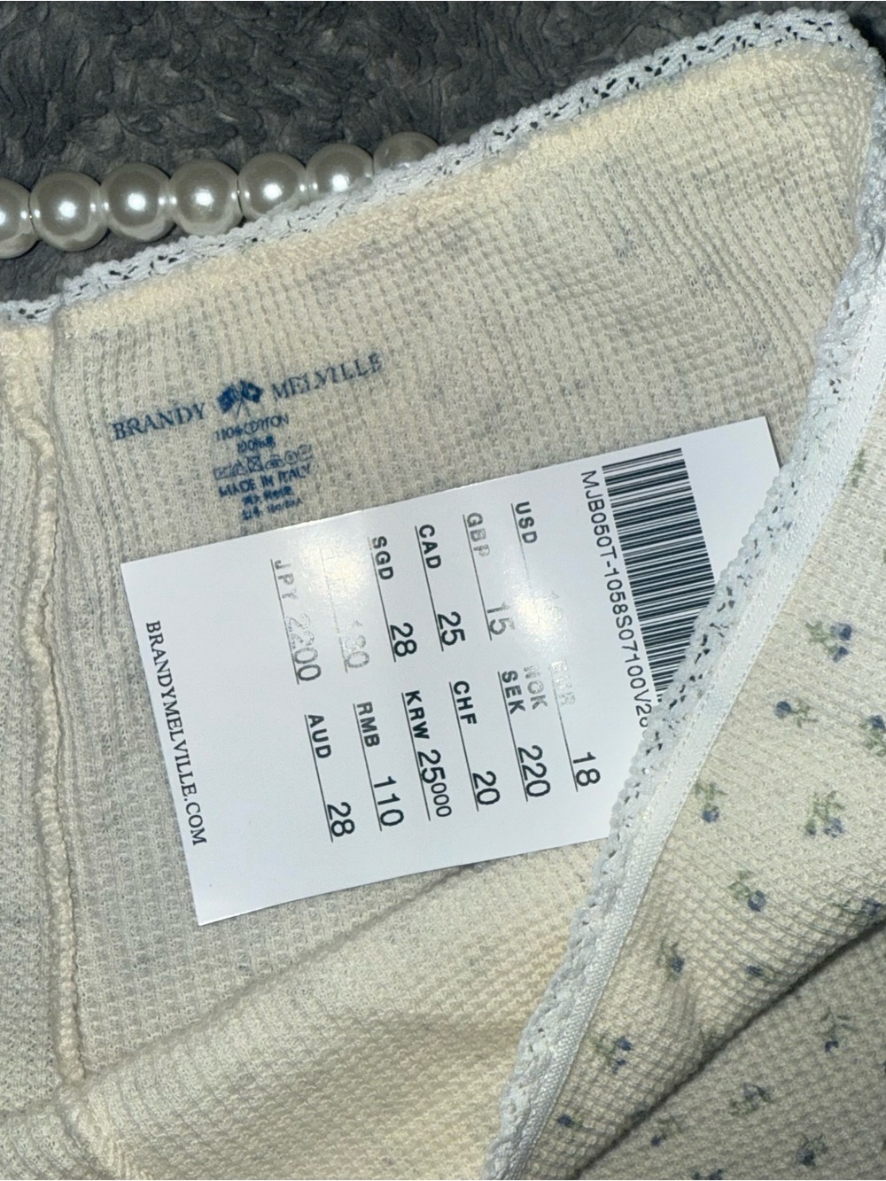 BRANDY MELVILLE EMERY FLORAL THERMAL LACE SWEATSHORTS IN BLUE GREEN FLORAL - Picture 3 of 7